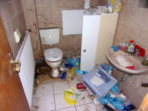 Verwahrloste Toilette